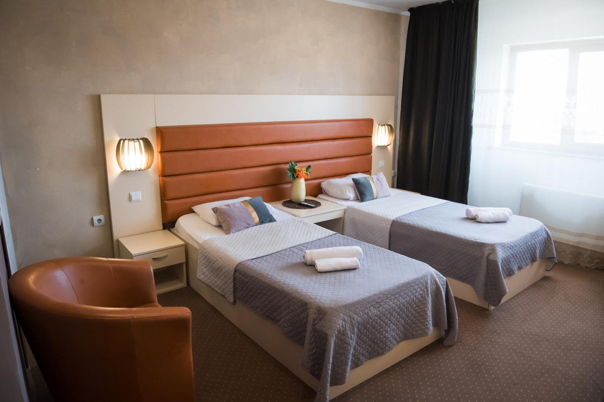 Mbi Travel Inn 크라이오바 외부 사진